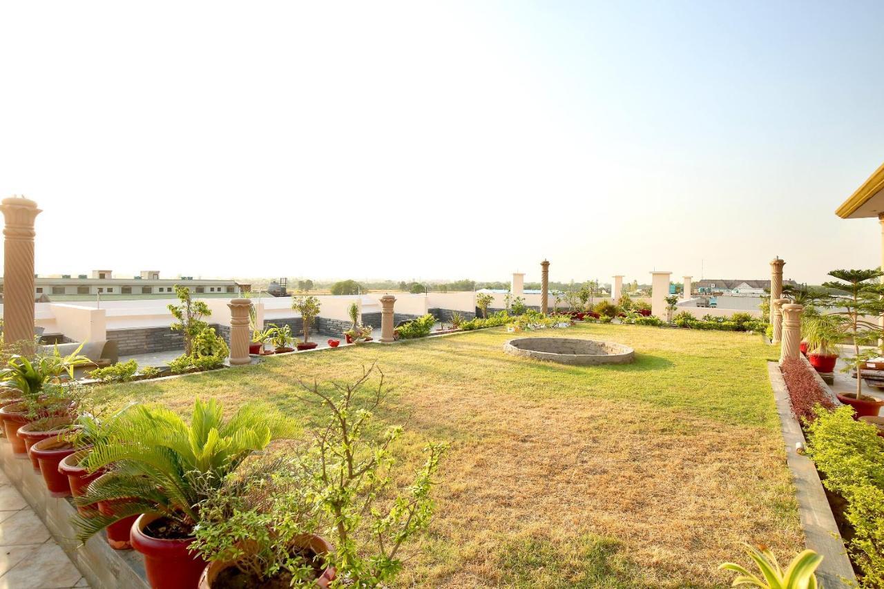 โอโย 36262 อรมาน รีสอร์ต Hotel Shahpur  ภายนอก รูปภาพ
