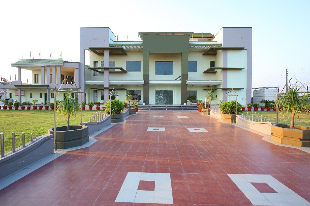 โอโย 36262 อรมาน รีสอร์ต Hotel Shahpur  ภายนอก รูปภาพ