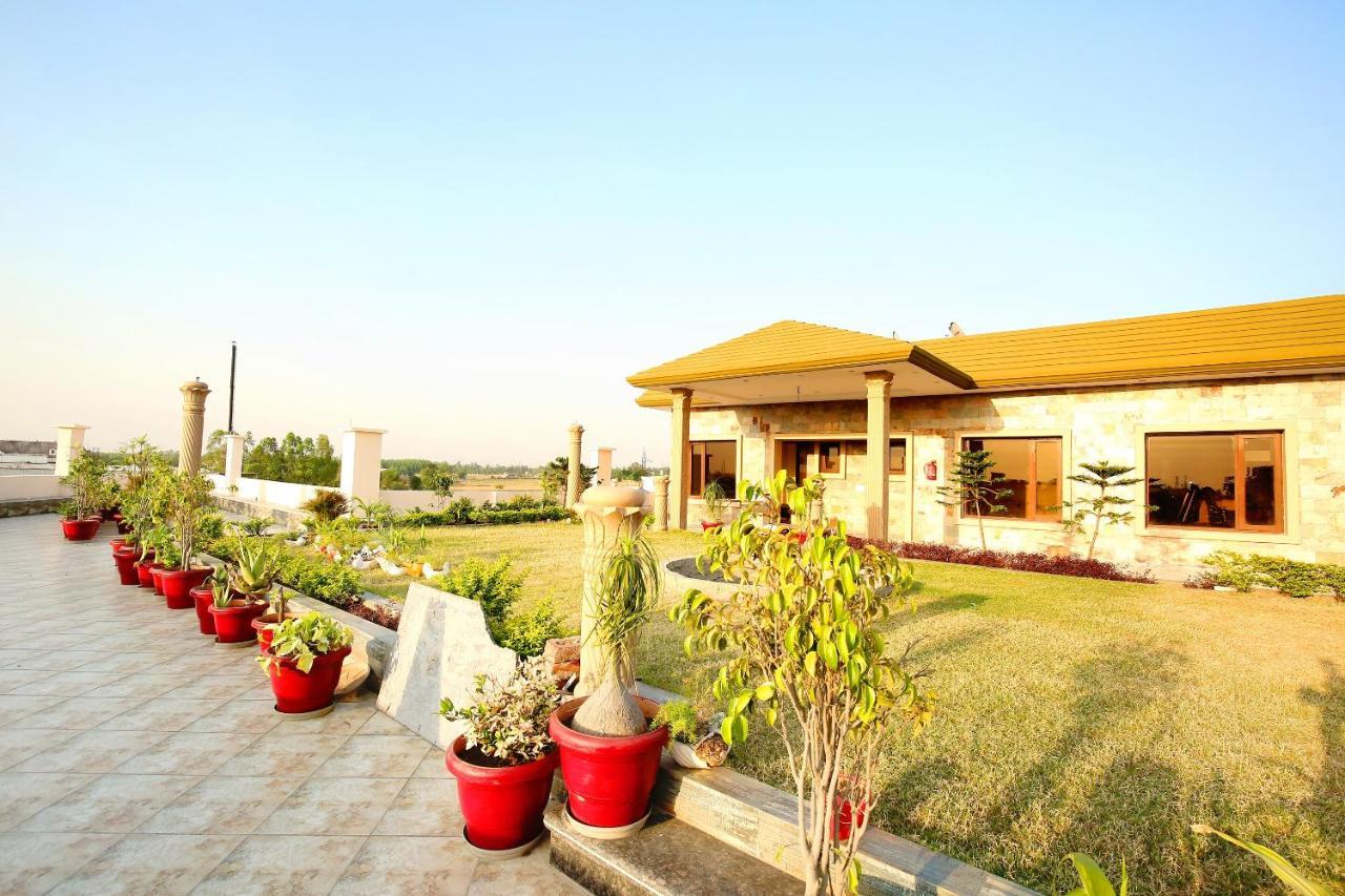 โอโย 36262 อรมาน รีสอร์ต Hotel Shahpur  ภายนอก รูปภาพ